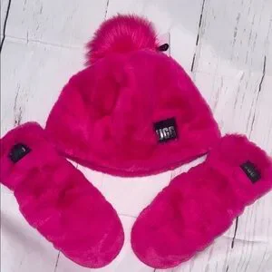 UGG Green Furry Hat and Mittens Set Set Green UGG Beanie Hat &... | Depop main image 3